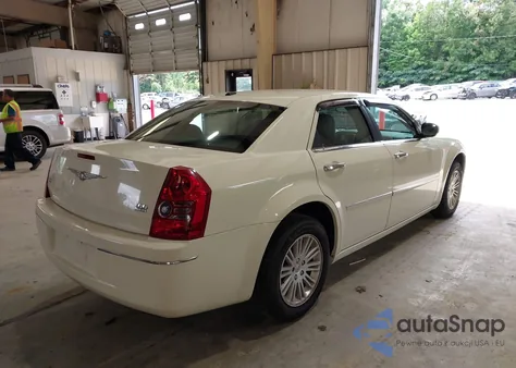 2010 Chrysler 300 Touring/Signature Series/Executive Series from USA, damaged, VIN 2C3CA5CVXAH326727